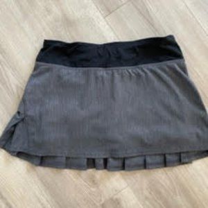 Lululemon play off the pleats skirt-size 4